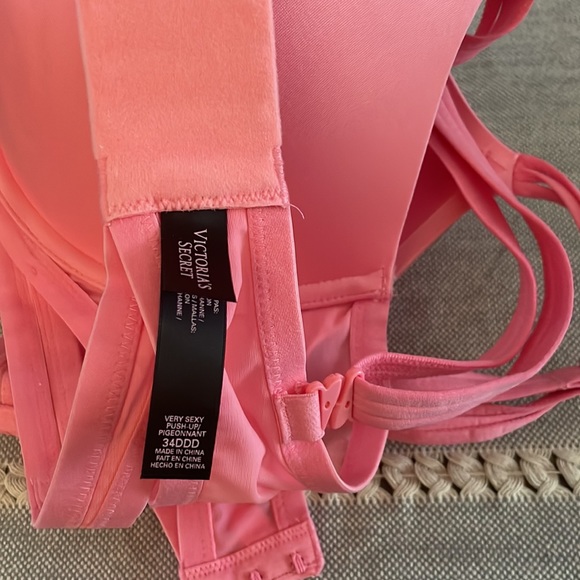 New Victoria's Secret Bra - Picture 2 of 2